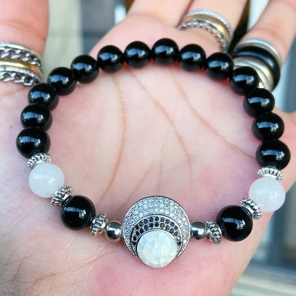 White gold plated cz moon mother of pearl bracelet - Picture 3 of 8